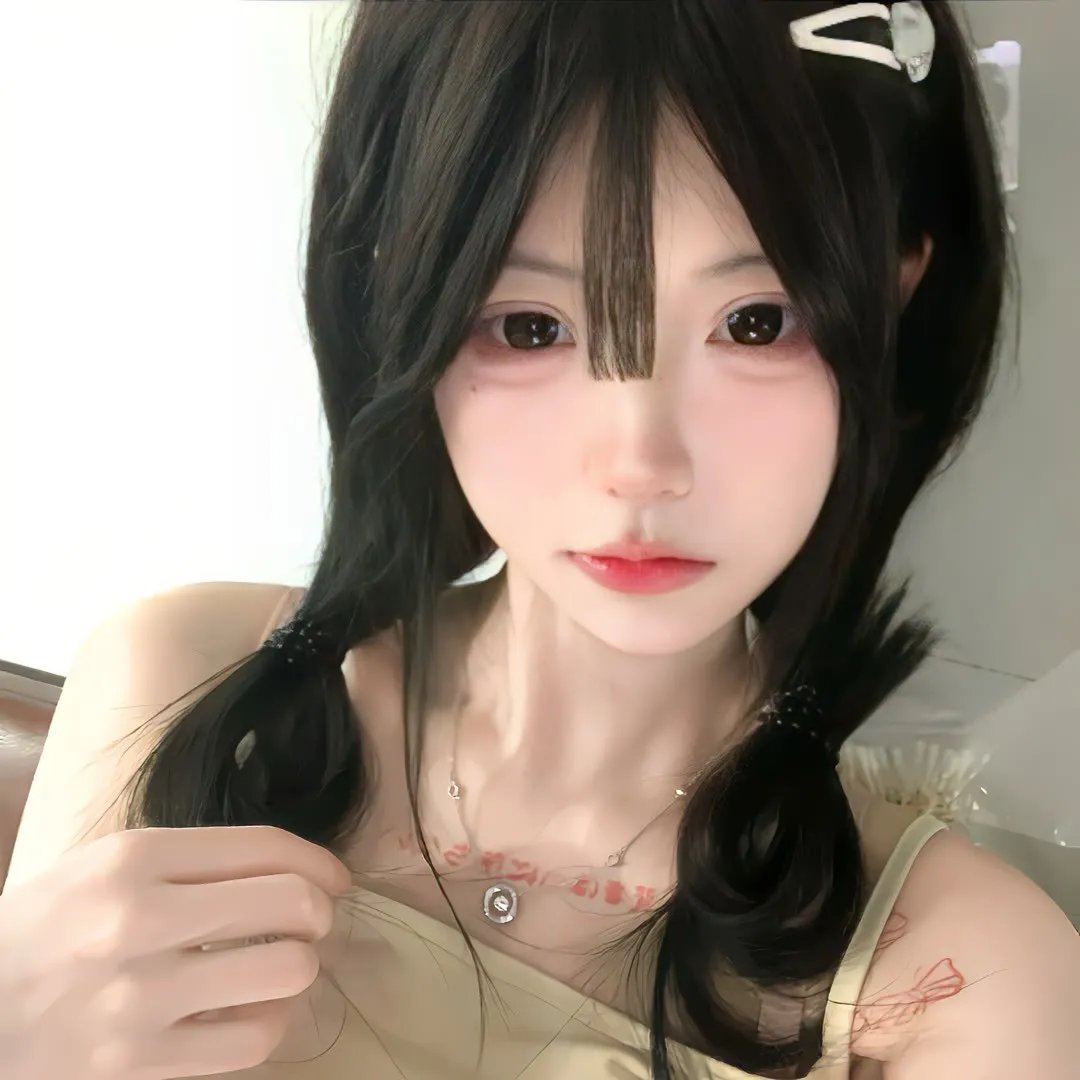 腰间持枪